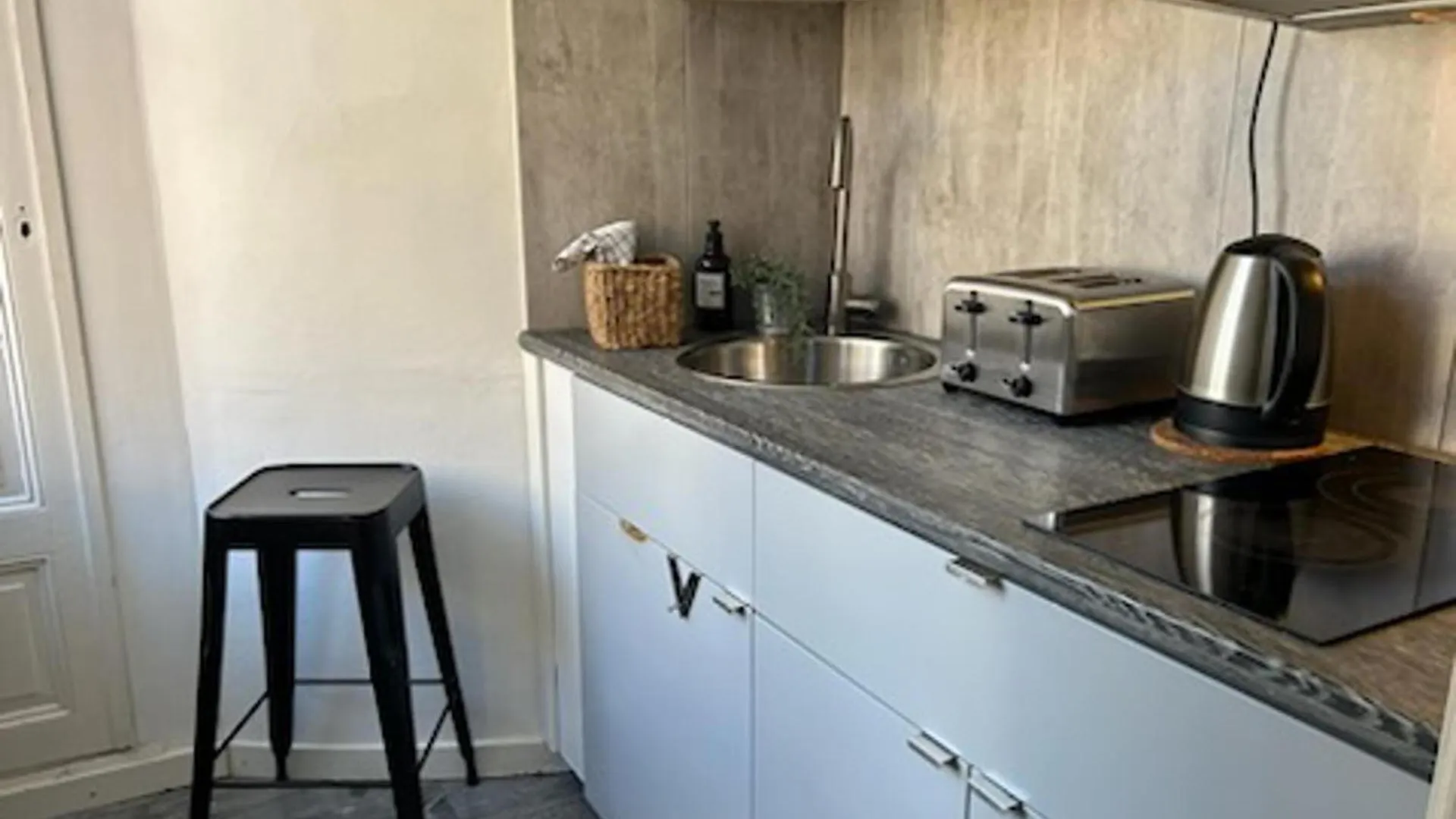Stockholm Loft Haven 3 Beds In A 1-Bedroom Gem 0*,